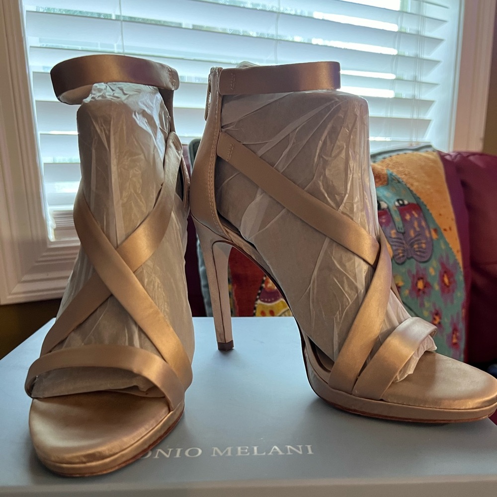 Antonio Melani. Size 8. Open toe, satin heels.